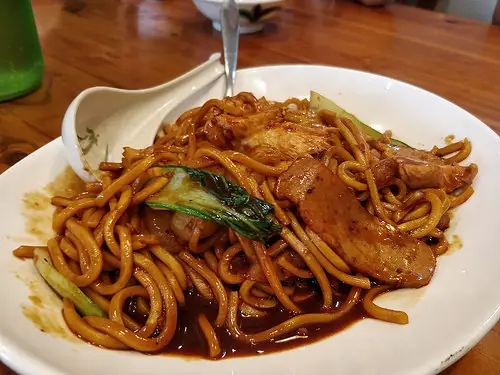 A plate of fried noodle.