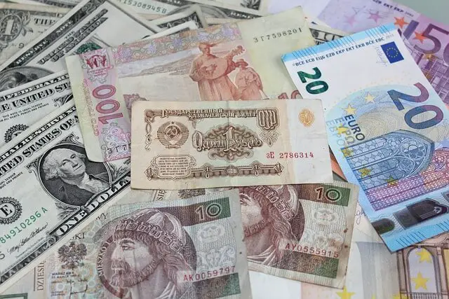 multiple currency banknotes representing wise multi-currency account review.